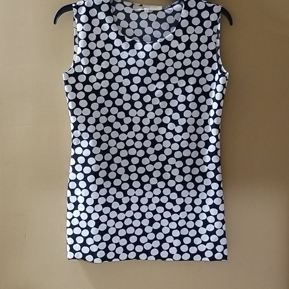 Sleeveless top - Picture 1 of 1